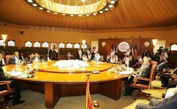 الحكومة تستأنف محادثاتها مع وفد الحوثي وصالح