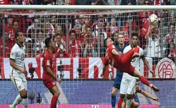 بالفيديو.. ريبري يقود بايرن لفوز صعب على فرانكفورت بهدف خرافي