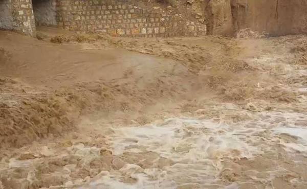 الأرصاد يحذر المواطنين من الاقتراب من مجاري السيول والمرتفعات الجبلية