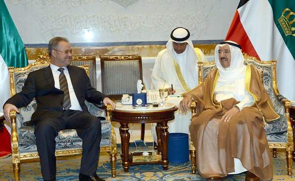 امير دولة الكويت يستقبل وفد الحكومة المشارك في مشاورات الكويت