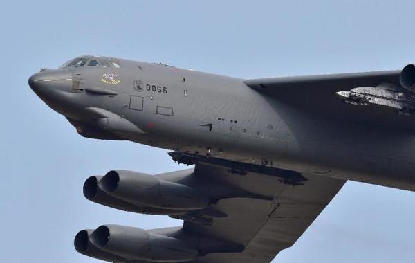 تحطم طائرة أمريكية من طراز "بي-52" في جزيرة غوام (فيديو)