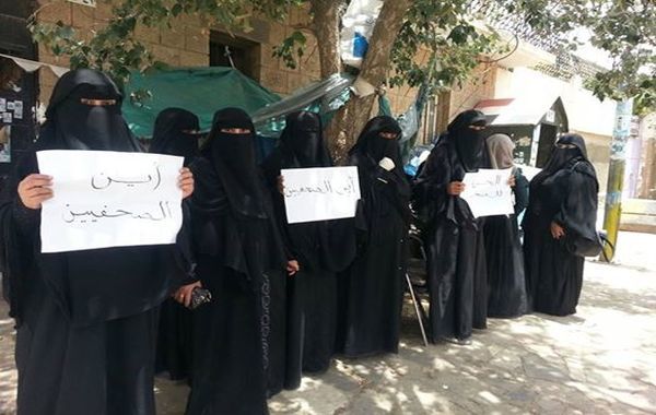 أسر الصحفيين المخفيين تواصل الاحتجاج لليوم الرابع على التوالي (صور)