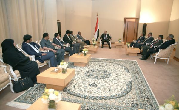 الفريق الأحمر يلتقي أمين عام الحزب الاشتراكي وعدد من قادة الحزب