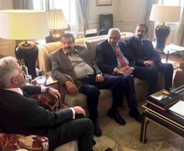 نائب وزير خارجية الكويت يلتقي مبعوث بريطانيا إلى اليمن