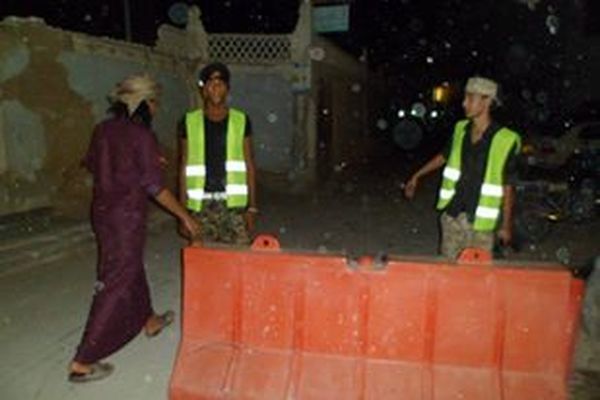 لجنة أمن السوق العام في سيئون تمنع القات عن أفرادها وتضيف خدمة السقاية