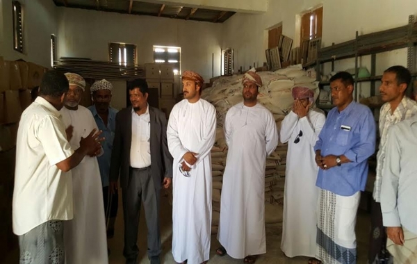 وصول مساعدات غذائية من سلطنة عمان لمحافظة المهرة