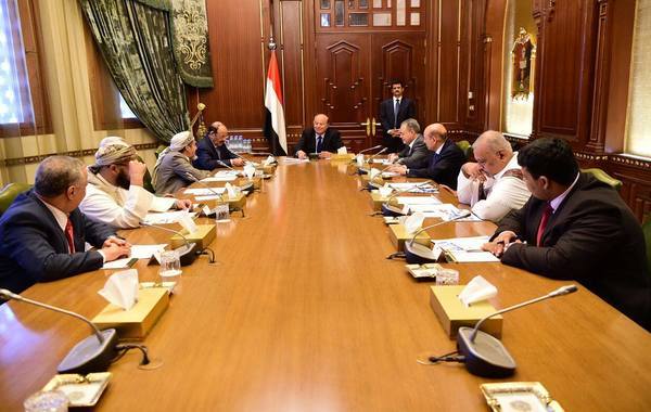 هادي يرأس اجتماعا لمستشاريه لمناقشة مستجدات مشاورات الكويت