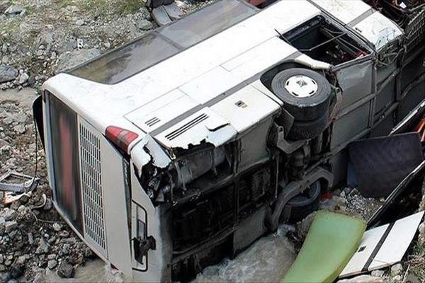 مصرع 7 معتمرين مصريين وإصابة 16 آخرين في حادث سير بالسعودية