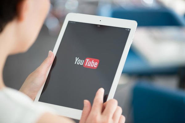 موقع يوتيوب يشدّد إجراءات حماية الأطفال