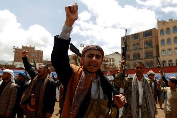 ذي تلغراف: حرب اليمن تكشف حجم الأطماع الإيرانية بالمنطقة