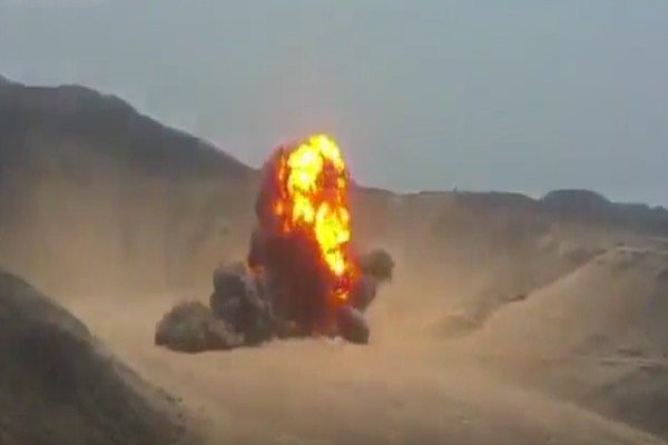 كيف تصرفت السعودية بالألغام المزروعة ضدها على الحدود مع اليمن.. فيديو