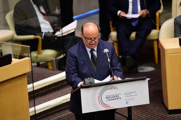 هادي يدعو العالم إلى دعم اليمن لمواجهة تحديات مشكلة اللاجئين