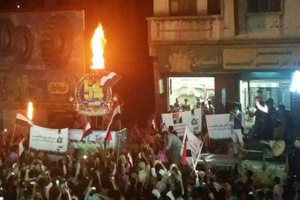 الآف المواطنين يحتشدون في تعز لايقاد شعلة ثورة 26 سبتمبر