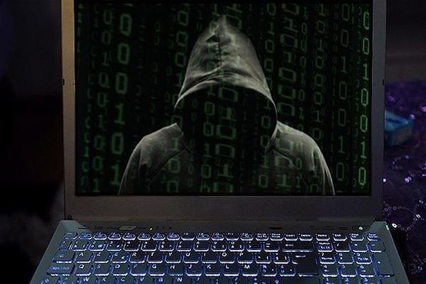 واشنطن تتهم موسكو بالسعي لـ"قرصنة" حسابات أمريكية للتأثير في انتخابات الرئاسة