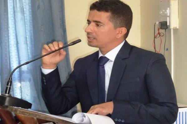 الدكتوراه والميدالية الذهبية في الأدب الانجليزي للباحث فاضل الضحياني