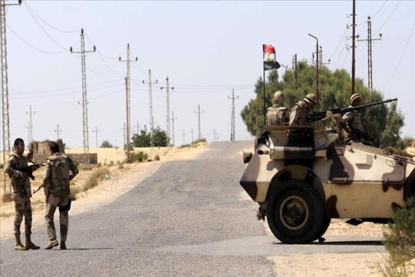 مصر: مقتل 3 جنود في تفجير مدرعة وسط سيناء