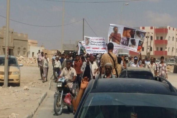 المهرة: أهالي عاملين قتل أحدهما تعذيباً ينفذون وقفة احتجاجية