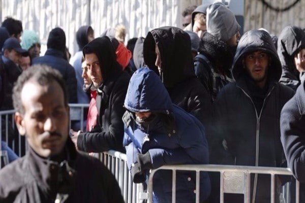 ألمانيا تتحقق من هوية اللاجئين عبر هواتفهم المحمولة
