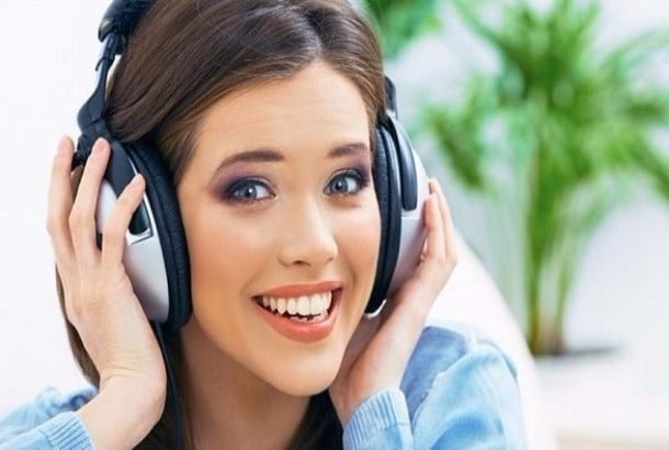 دراسة: الاستماع للموسيقى المبهجة قد ينتج أفكاراً مبتكرة