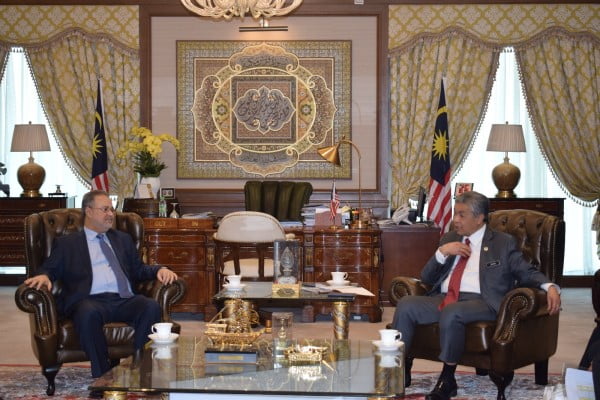 المخلافي يلتقي نائب رئيس الوزراء وزير الداخلية الماليزي