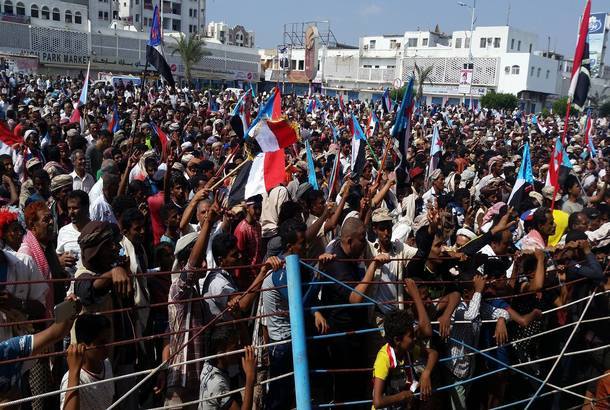 مدير أمن عدن يتفقد ساحة العروض قبل يوم من تظاهرة لتأييد المجلس