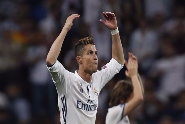 رونالدو يعود مع سعي ريال مدريد للضغط على برشلونة المتصدر