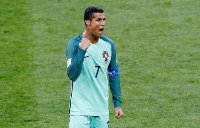 كريستيانو رونالدو يغادر معسكر المنتخب.. ويكشف السبب