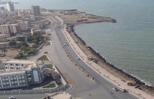 إنقاذ خمسة أشخاص من الغرق بسواحل الحديدة