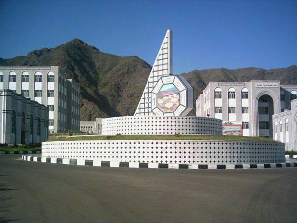 الإعلام التربوي يدين الاعتداء المسلح على طلبة وأكاديمي في جامعة تعز