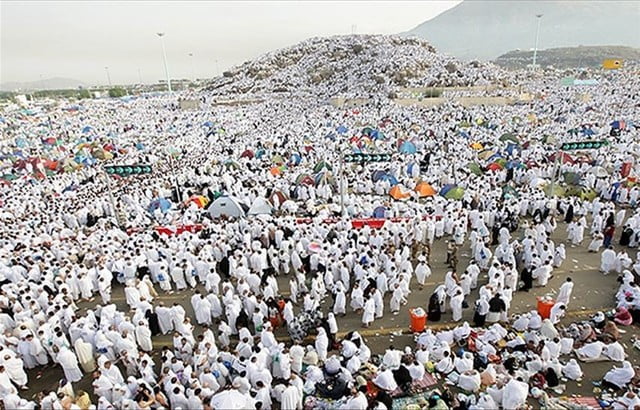 بدء صعود نحو مليوني حاج إلى جبل عرفات