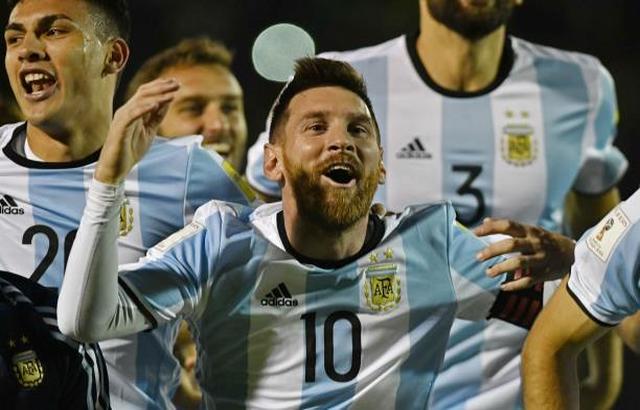ميسي يقود الأرجنتين إلى روسيا وتأهل تاريخي لبنما.. فيديو