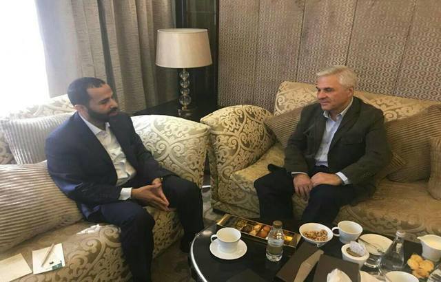 حميد الأحمر يلتقي السفير الروسي ويقول إن الحل بعودة الدولة