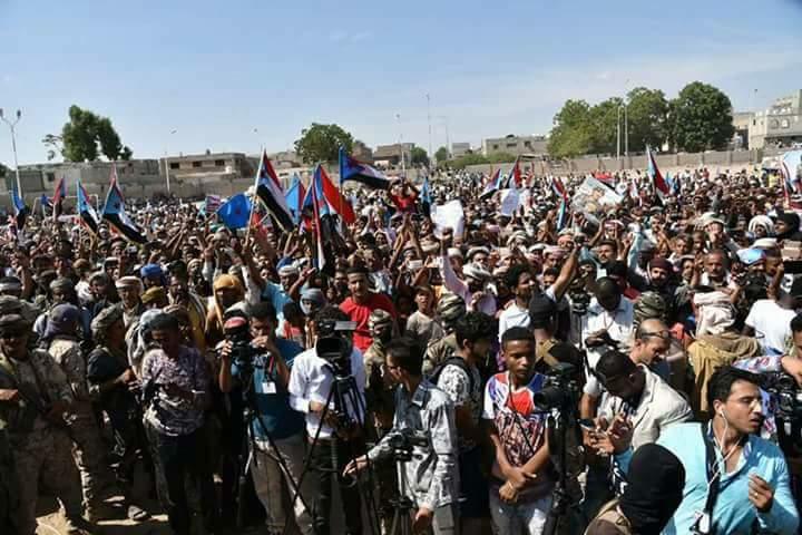 الزبيدي خلال تدشين المجلس الانتقالي في أبين: الحصار بالجنوب جزء من محاولات التركيع