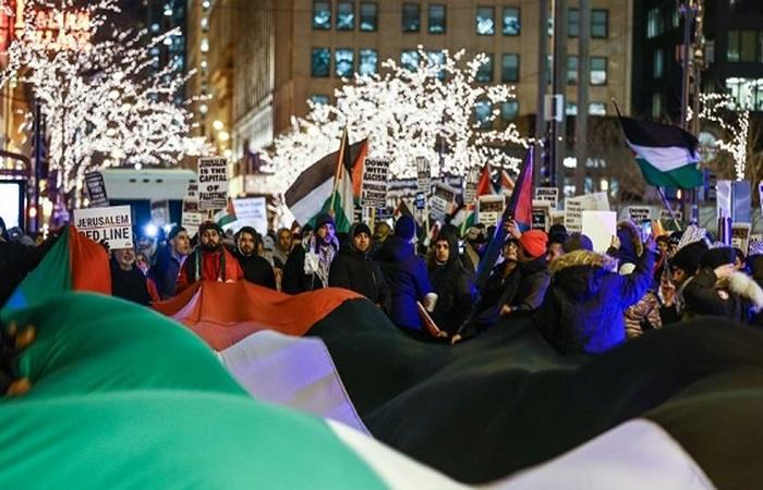 أمريكا: مظاهرة حاشدة في شيكاغو ضد قرار ترامب بشأن القدس.. صور