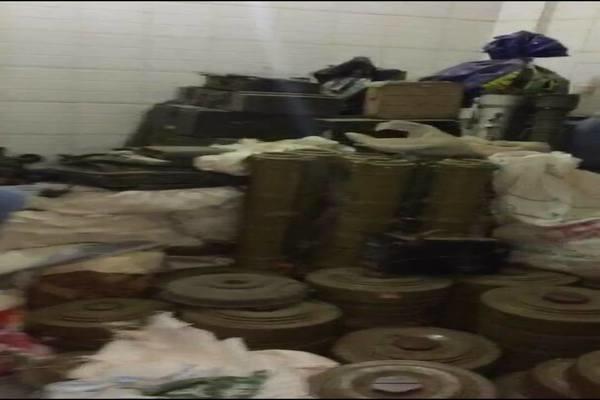 أمن عدن يعلن ضبط مصنع مفخخات ومقتل 3 إرهابيين خلال مداهمة