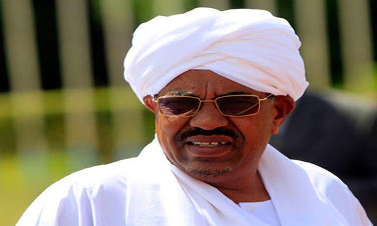 البشير يصدر  حزمة قرارات وتغييرات لكبار قادة الجيش السوداني.. أسماء