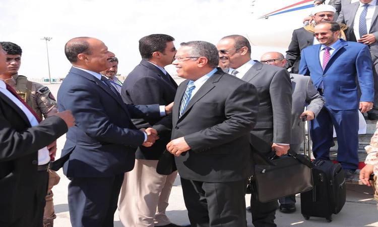 بن دغر ووزراء في حكومته يعودون إلى عدن