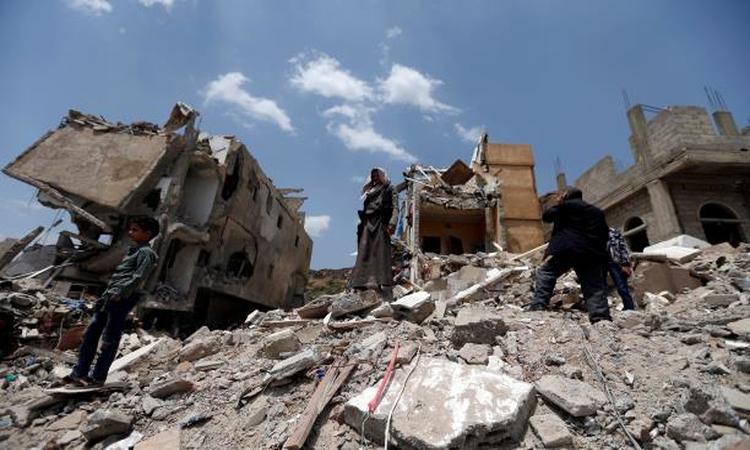 الحكومة: إقرار آلية صرف المساعدات للمتضررين من عمليات التحالف في اليمن