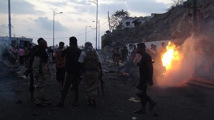 إصابة ثلاثة جنود جراء تفجير انتحاري بسيارة مفخخة في شبوة
