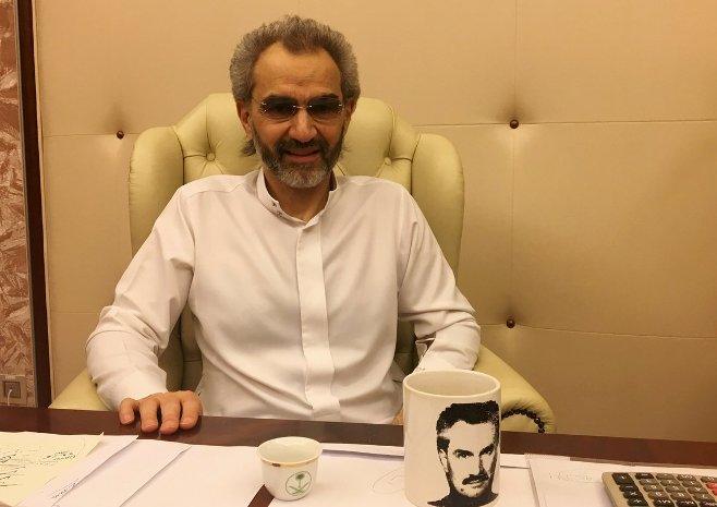 مصادر: الوليد بن طلال يتنازل عن جزء من أرباحه في الشركة القابضة