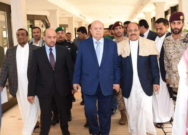 هادي ومحسن يطمئنان على صحة بن دغر بعد تعرضه لوعكة