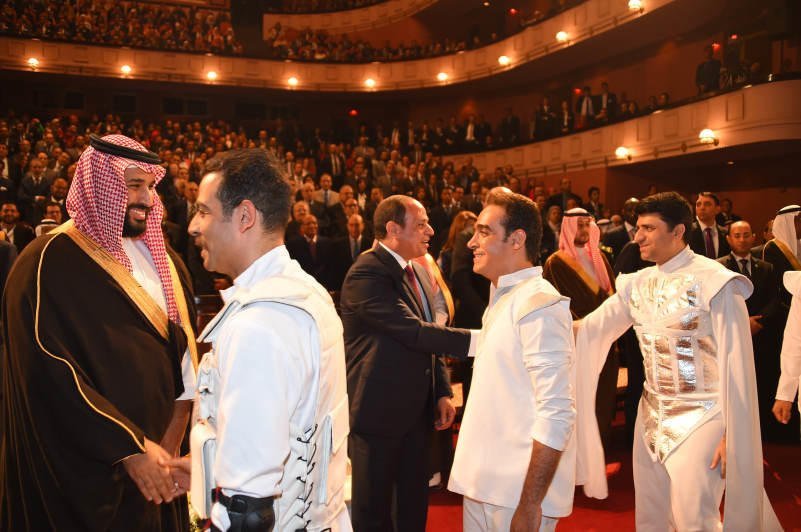 بالفيديو.. بن سلمان والسيسي يشاهدان "سلم نفسك" في الأوبرا المصرية