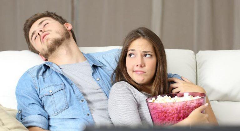 تعرف على 6 علامات على الحب من طرف واحد.. فيديو