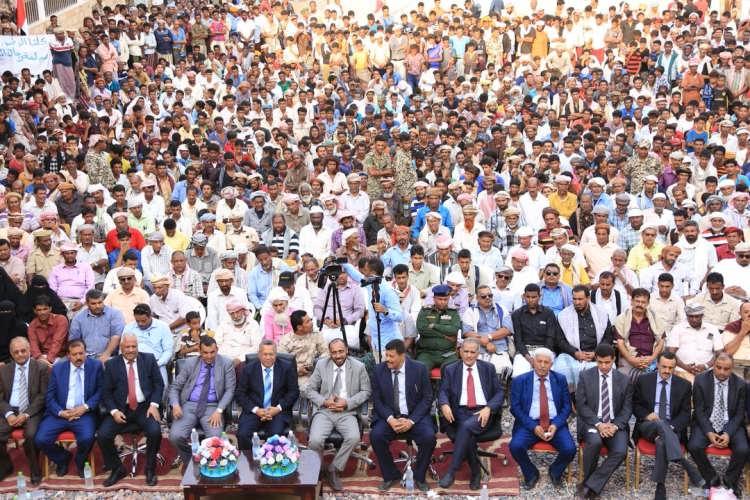 أحزاب سياسية تؤيد موقف الحكومة برفض خطوات الإمارات في سقطرى.. بيان