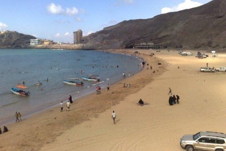 الأرصاد ينبه: ارتفاع الموج واضطراب البحر في سواحل اليمن الجنوبية والشرقية