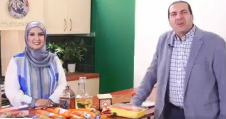 عمرو خالد يثير تعليقات بعد إعلان الدجاج.. ماذا قال رواد التواصل؟ فيديو