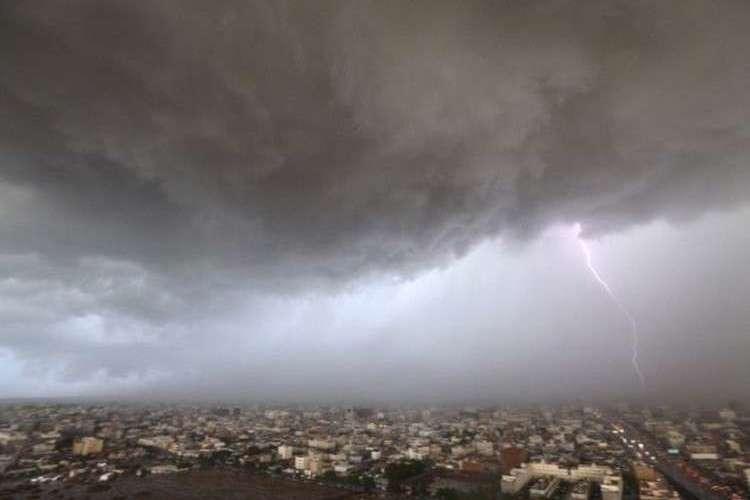 الأرصاد السعودية تصدر بياناً حول إعصار مكونو وتتوقع وصوله المملكة