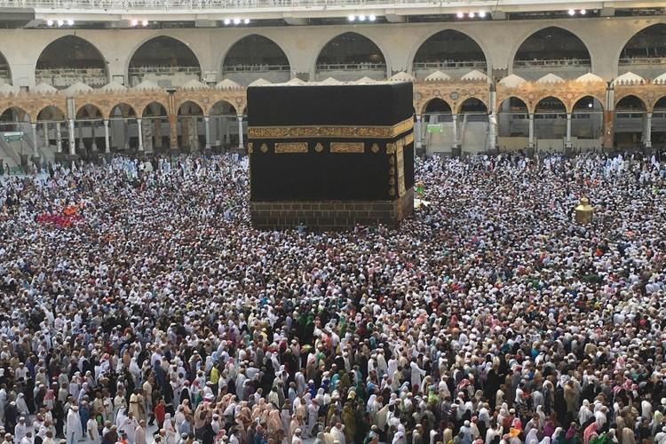 السعودية: إيقاف صلاة الجمعة والجماعة بجميع المساجد باستثناء الحرمين - النص