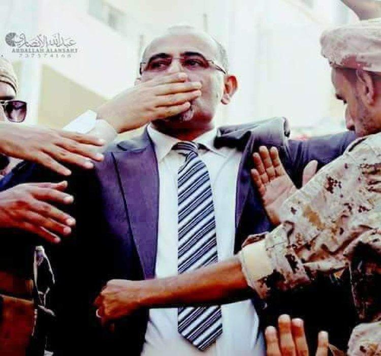 عيدروس الزبيدي يعود إلى عدن... ماذا قال هاني بن بريك في استقباله؟