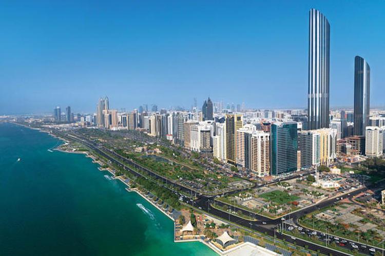 وزير الداخلية اليمني يلتقي نظيره الإماراتي ويؤكد على توحيد القرار الأمني